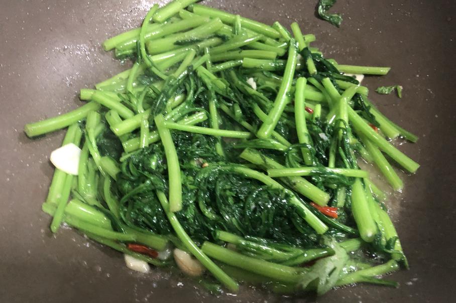 失眠就怕这蔬菜，才2块钱一斤，常吃睡眠好，一觉睡到天亮