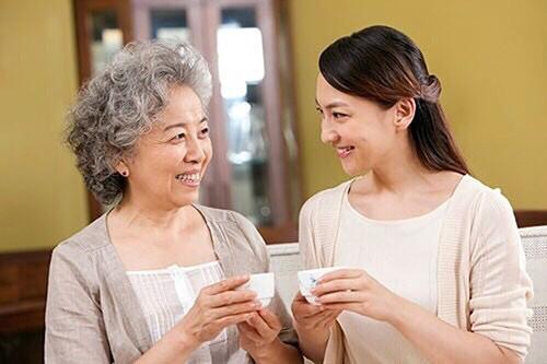 奶瓶太脏婆婆怒怼,婆媳俩为洗奶瓶互怼