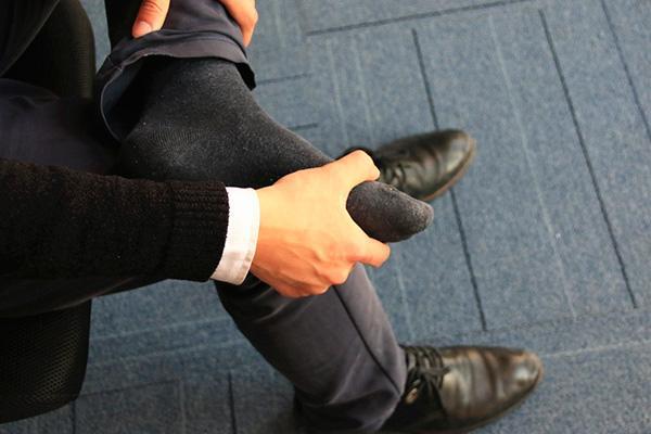 脚上长鸡眼很疼怎么治,脚上刚开始长鸡眼怎么处理