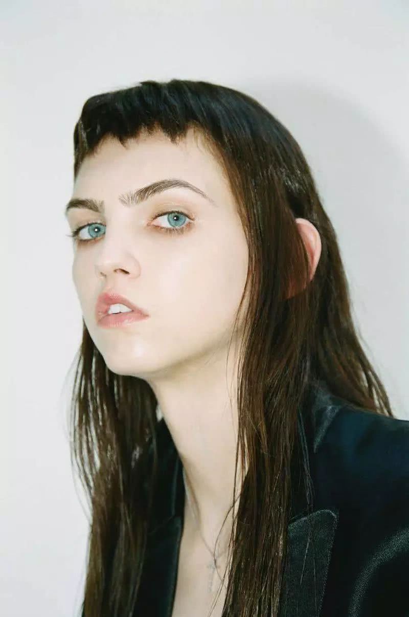 如果你曾被调侃长得像外星人，恭喜你，进军时尚圈的机会来了！