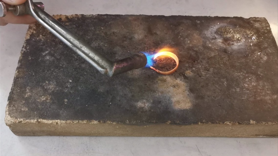 黄金戒指翻新一般多少钱,黄金戒指换款式怎么换没有加工费