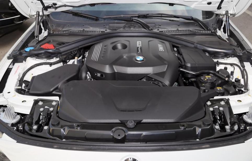 感官上的刺激：宝马4系，推背感十足，带你体验不一样的魅力