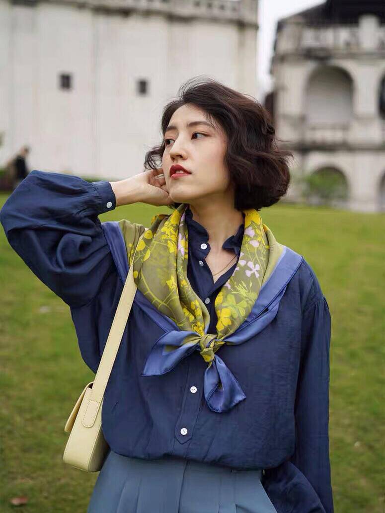 女人上了年纪懂打扮才显年轻,女人过了40岁要打扮得漂亮点