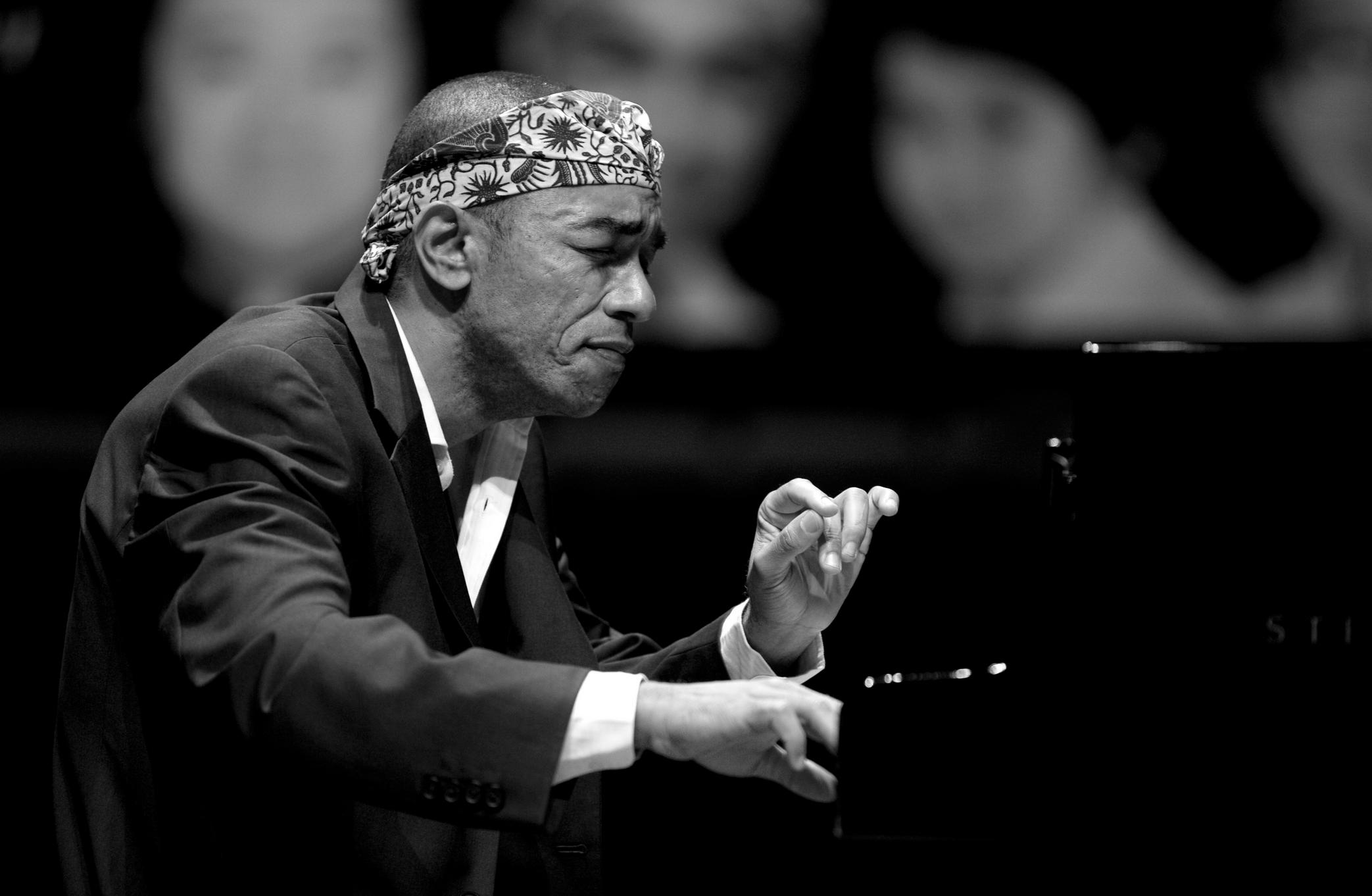 奥巴马的弟弟马克·奥巴马在中国:娶河南媳妇,学书法、唐诗,心怀美国,讨厌特朗普,舍不得离开中国