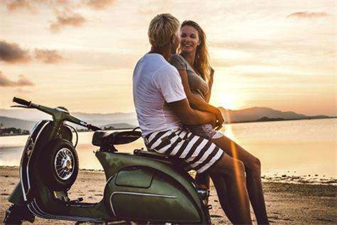 热恋中男女相处时间长了感情变淡,情侣间感觉感情变淡了该说什么