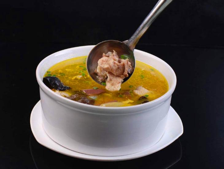 怎么做鸡汤更嫩更好而且还不腥,鸡汤越熬越淡