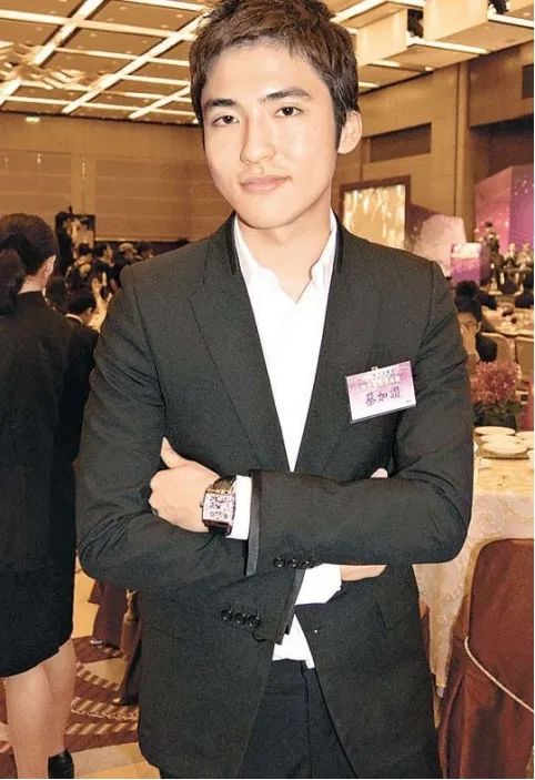 霍启刚三兄弟颜值,霍启刚家族兄弟