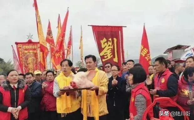 玉林祠堂落成庆典,博白东平刘氏万人祭祖聚集舞狮