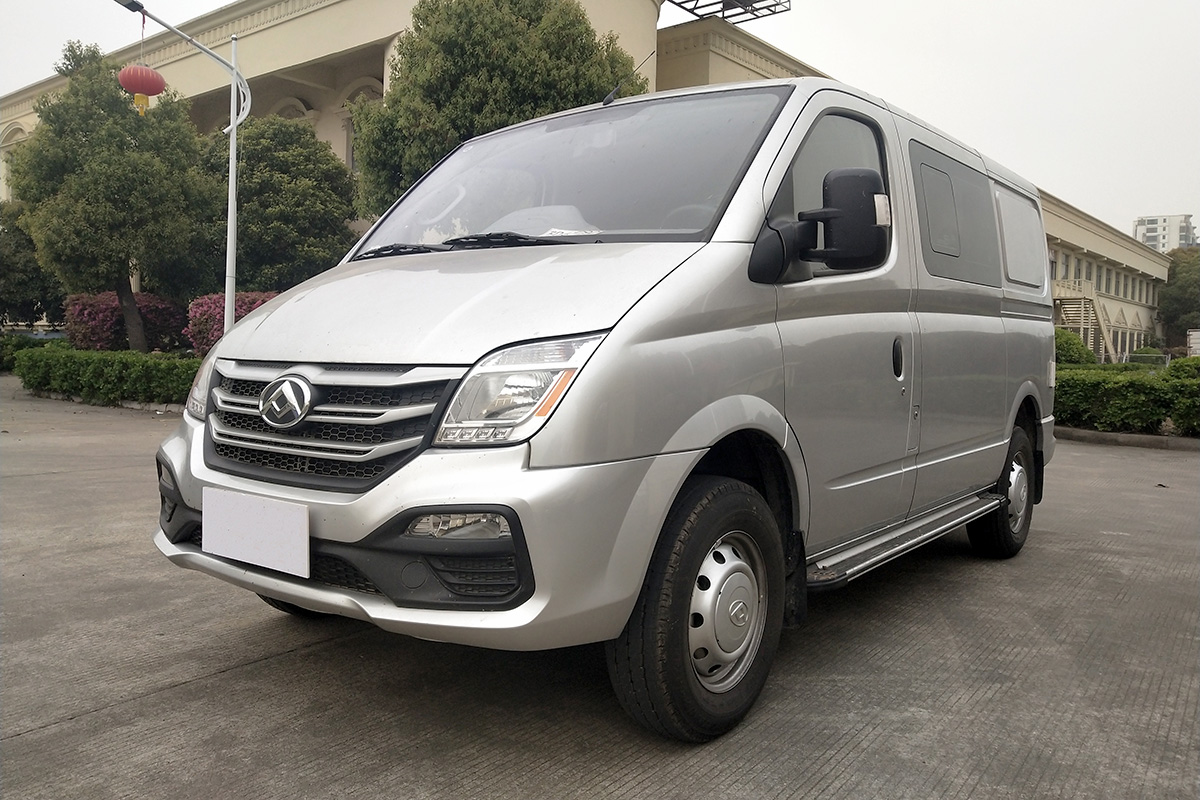 短轴B型还带折叠抽拉式卫生间远足也可冲凉的小胖虎房车