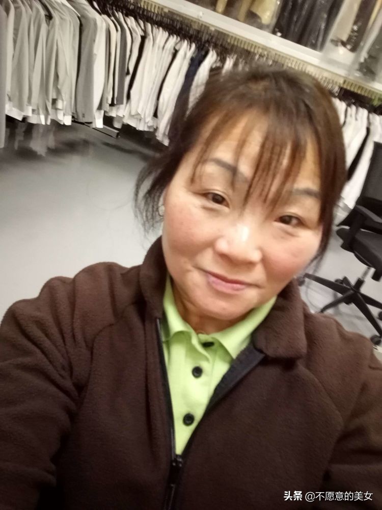 可爱的少妇自拍越来越丰满越来越成熟了