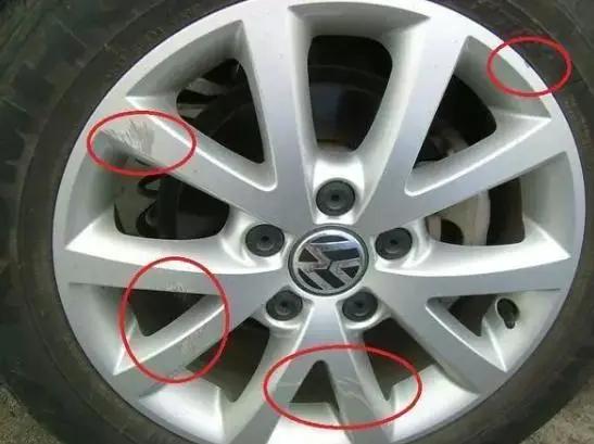 汽车轮毂刮花了，到底要不要修？老师傅教你1招少花五百修理费