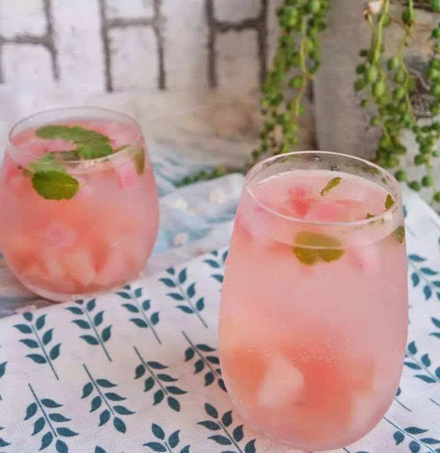 防暑降温上几道清凉饮品,夏季去暑降温自制饮品都有啥