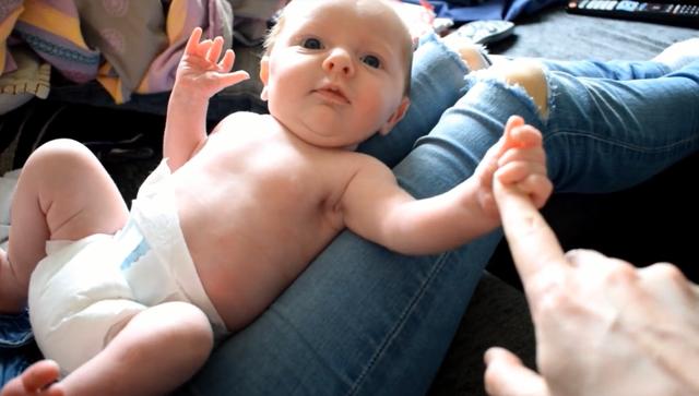 婴儿出生后每个月学什么,给刚出生的婴儿学点什么