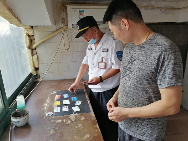 男子丢钱包被索要5000元归还费,男子偷钱丢钱包