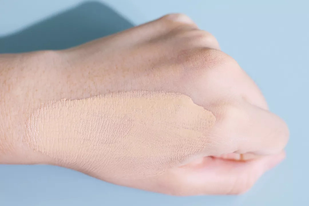 什么bb霜好用不脱妆不卡粉不暗沉,推荐bb霜底妆