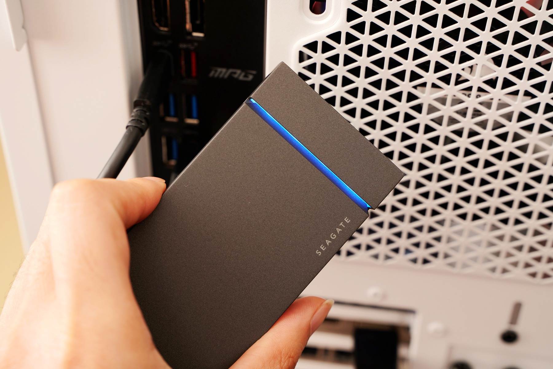 希捷新酷玩混合硬盘2t怎么样,雷电4兼容usb3.2gen2x2吗