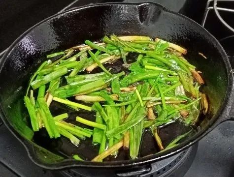 年夜饭中少不了这道葱油鲳鱼,年夜饭中少不了这道菜葱油鲳鱼