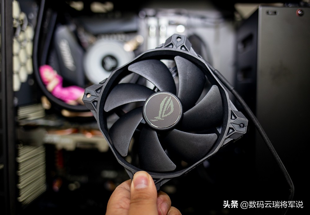 ROGStrix风神XF120磁悬浮风扇，让系统火力全开