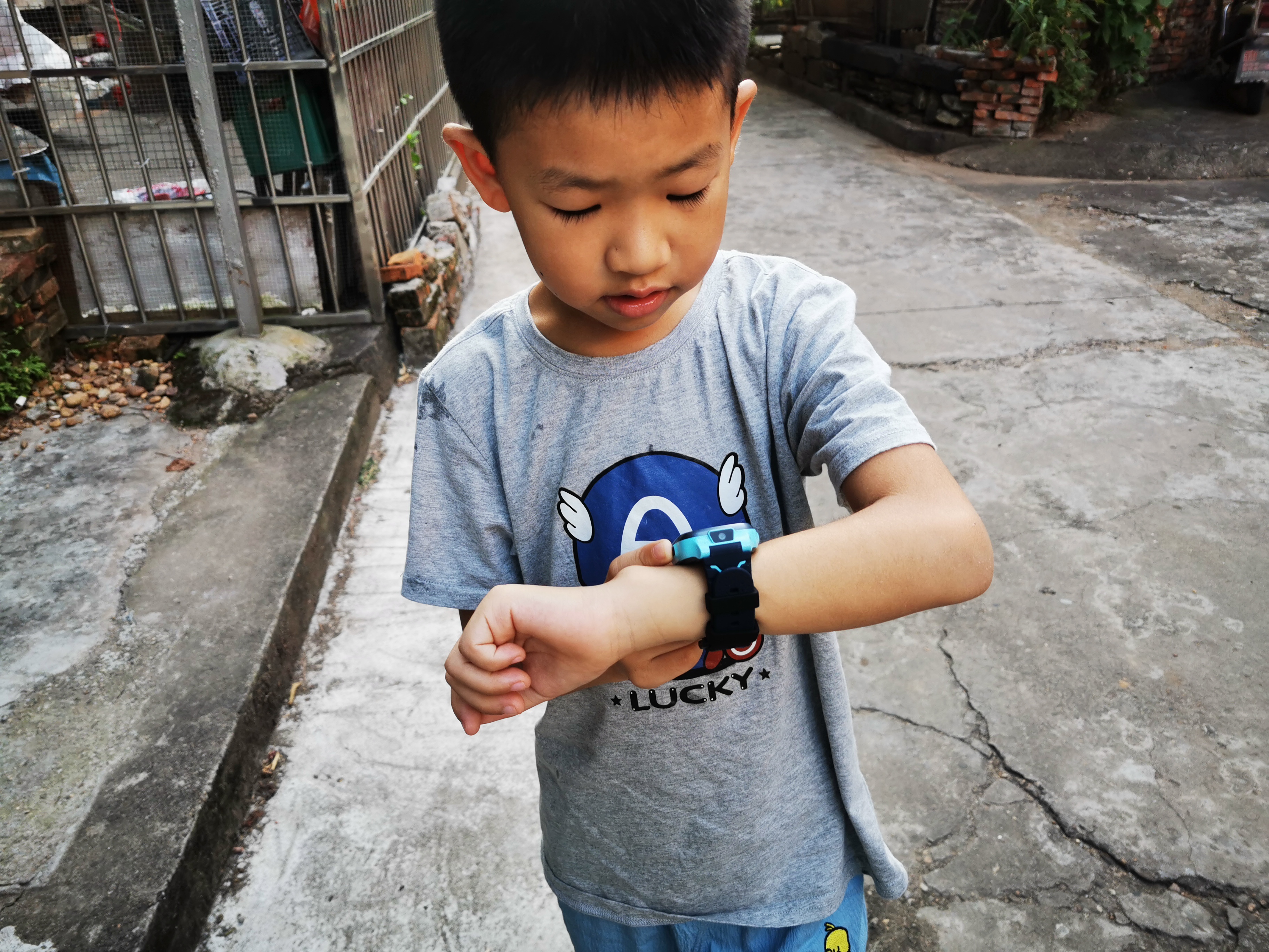 360儿童智能手表p1开箱体验,360儿童手表p1pro测试