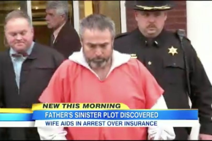 家人接连过世美国男子苦叹不幸，第二任妻子有怀疑，就雇了个侦探