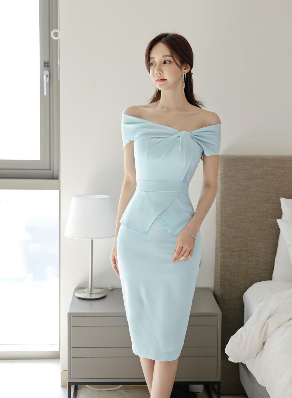 孙允珠肉桂色连衣裙,孙允珠黑色流花修身包臀裙鉴赏