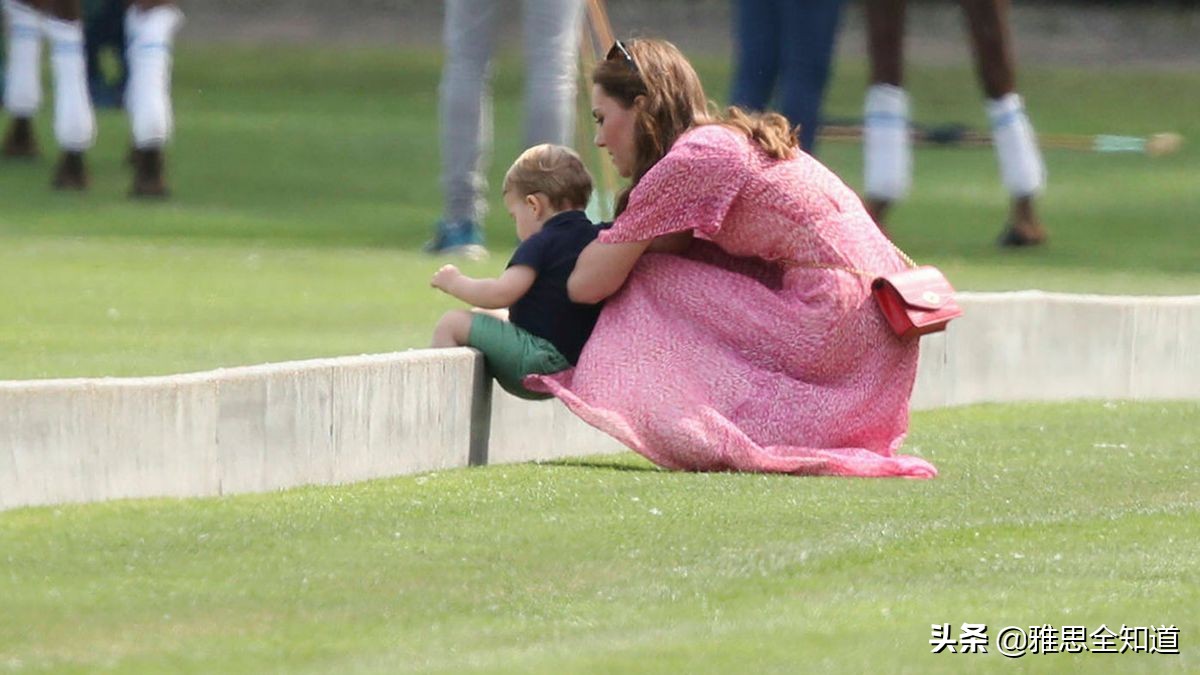 凯特王妃威廉王子和孩子互动,英国王室凯特王妃跟小孩互动