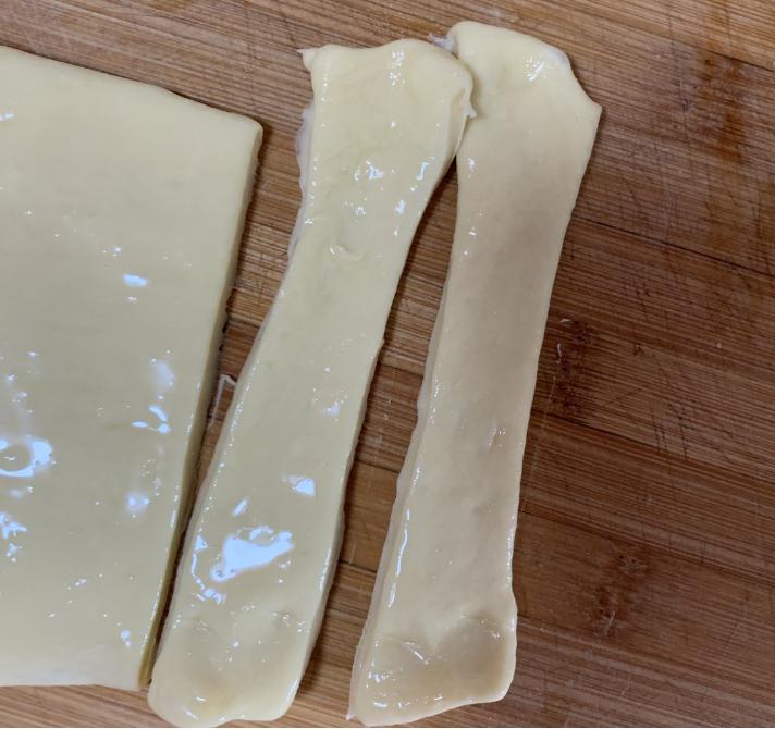 炸油条酥脆的秘诀,教你一个炸油条的方法