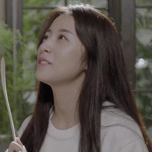 想与时尚并肩而行，不妨向周雨彤学习白色穿搭，让你美的与众不同