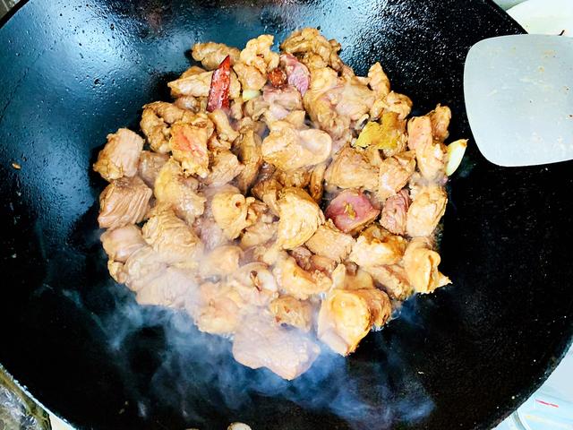 牛腩米粉最正宗的做法,麻辣牛肉米粉汤做法