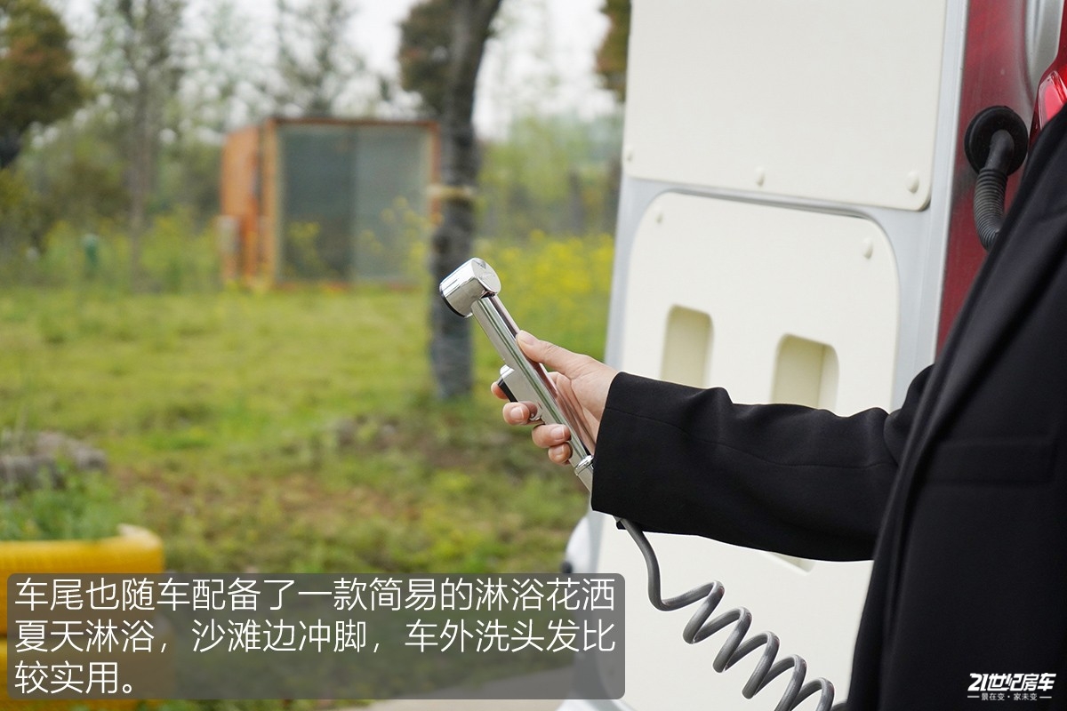 想要大空间?没门!恒温系统打造舒适二人世界,卫航V590B型房车