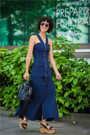 流行色2020经典蓝,今年的流行色经典蓝凭什么红出圈