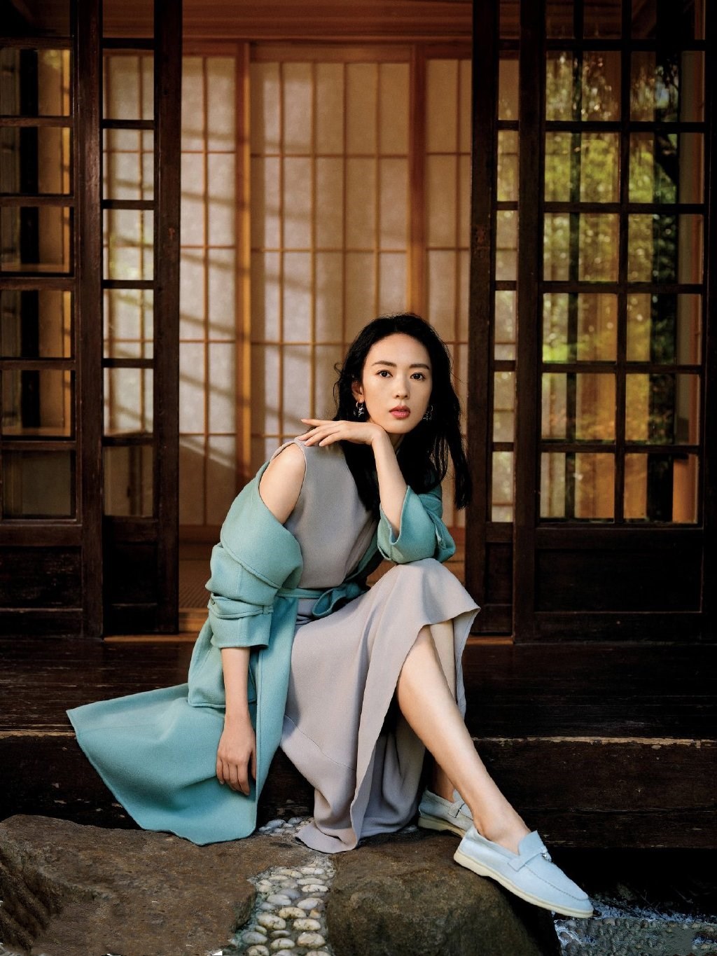 刘雯冬季羊羔毛皮衣街拍穿搭,羊绒秋冬穿搭