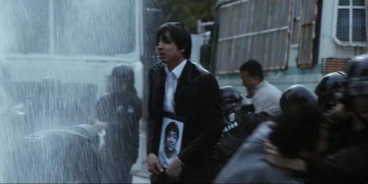 李文亮事件终有进展：世界的运转法则里，唯有公道屹立不倒