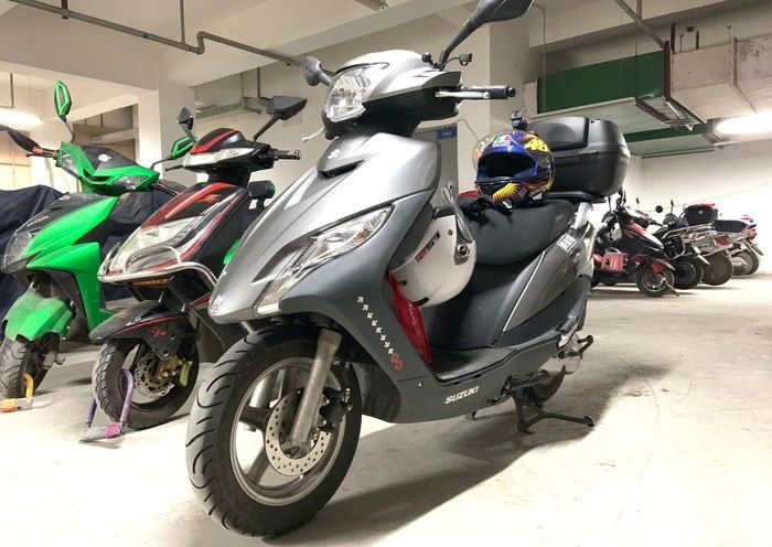 铃木uu125油表到红线还能跑多少,铃木uu125一年后动力声音测评