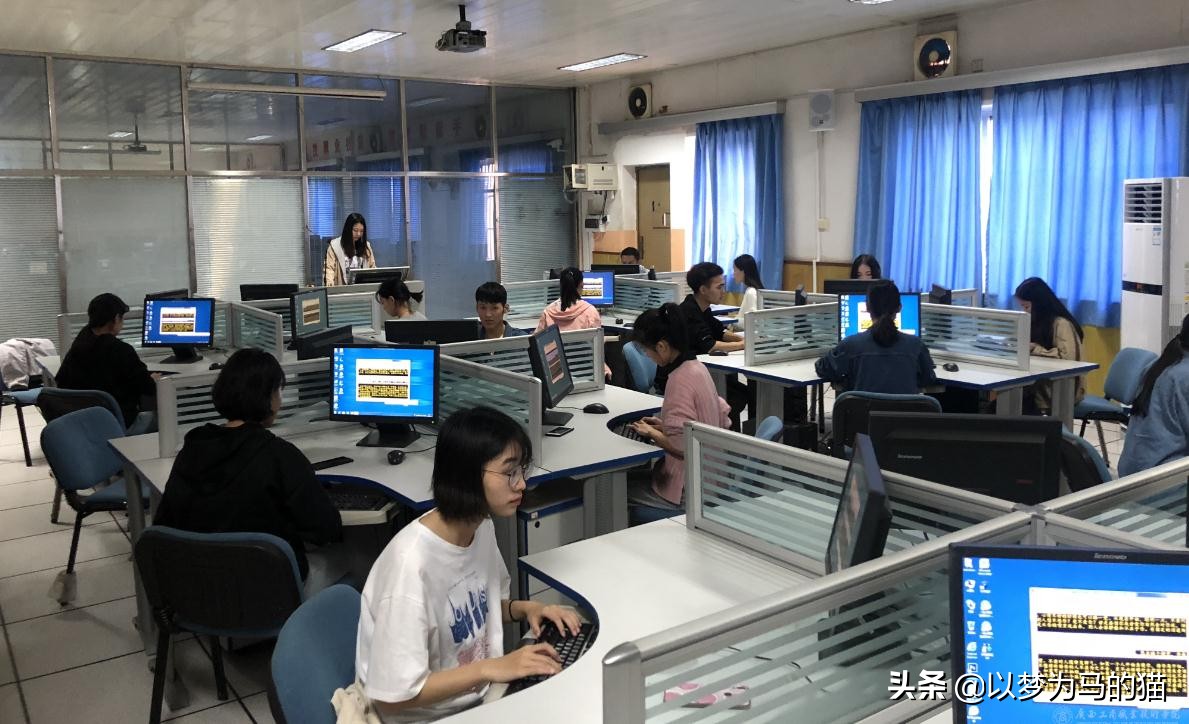 二本文科生报这9个专业靠谱，不仅找工作容易，发展潜力也挺大