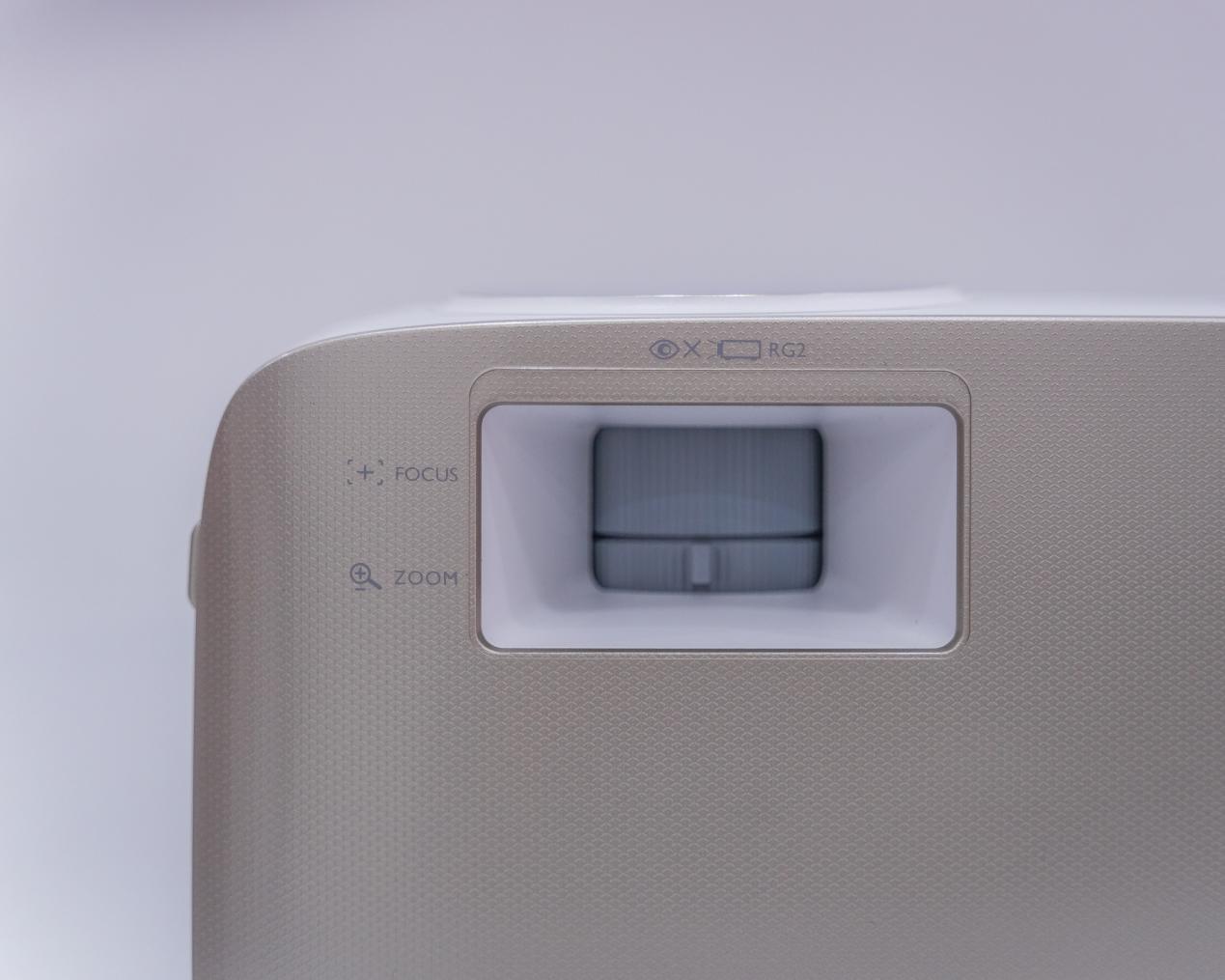 喜欢看电影买电视还是投影仪,喜欢看电影买投影仪