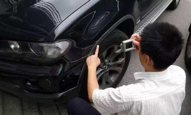 开车被撞了无责任该如何索赔,开车在路上被撞了应该怎样赔偿