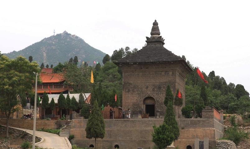 中国唯一的琉璃宝塔飞虹塔,中国现存最古老的琉璃塔