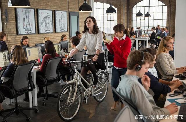 安妮海瑟薇职场电影,安妮海瑟薇职场形象电影