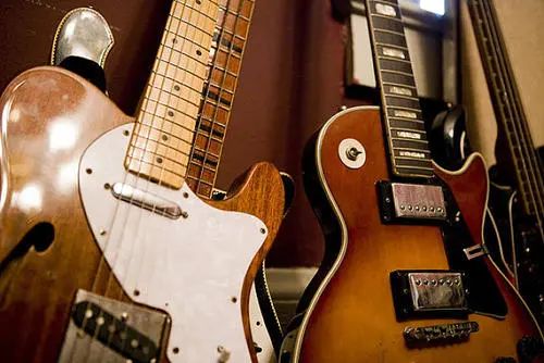 新手入门该如何搭配购置电吉他设备，以及相关适用场景