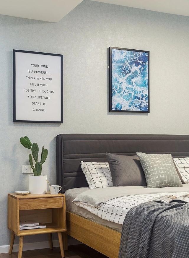 小次卧连着阳台砌墙做榻榻米,老破小阳台变卧室增加一间房