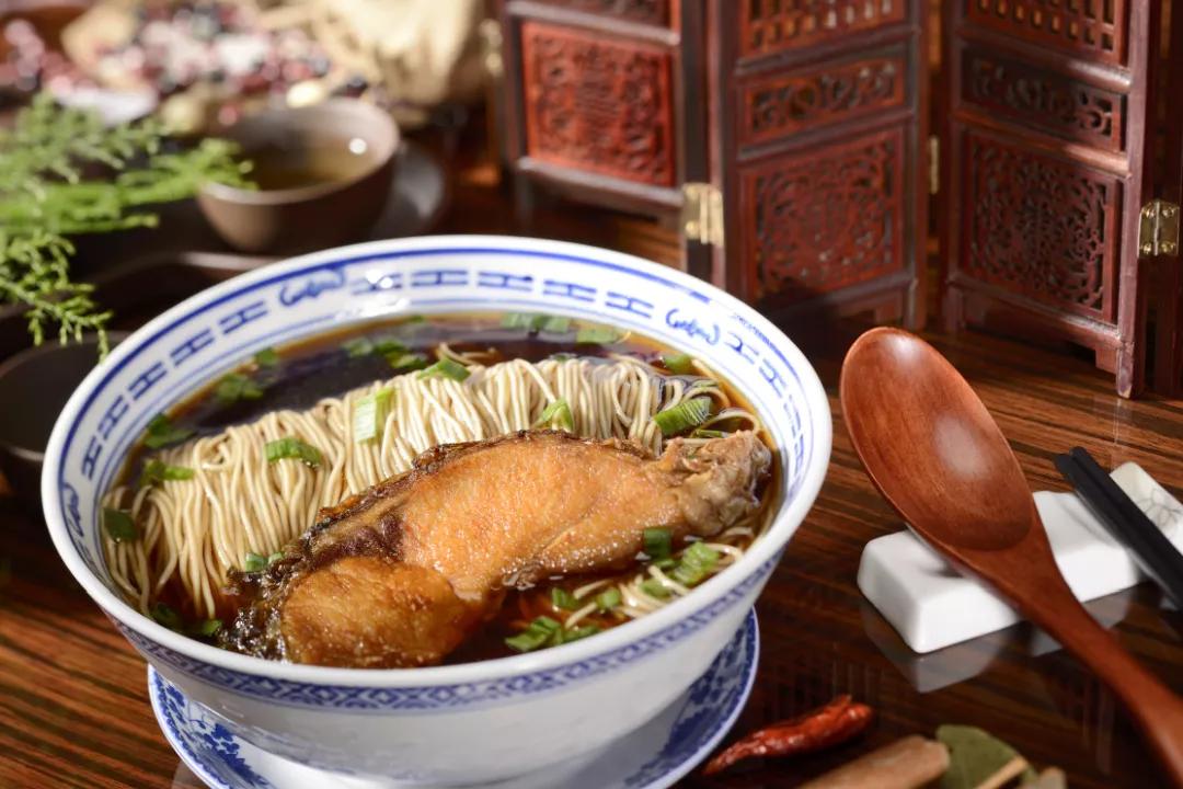 “龌龊面”如何成为名闻遐迩的奥灶面｜江苏美食