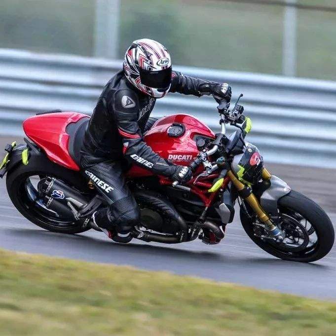 摩托骑行最危险行为是越线,摩托骑行遇到紧急情况怎么避让