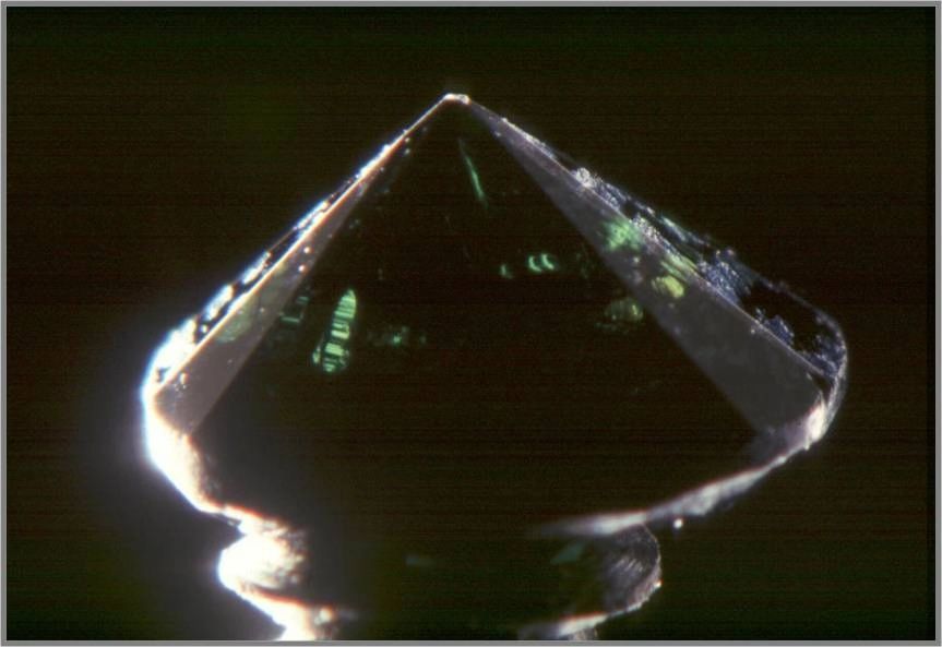 彩色钻石是天然的吗,一颗拥有七种颜色的天然七彩钻石