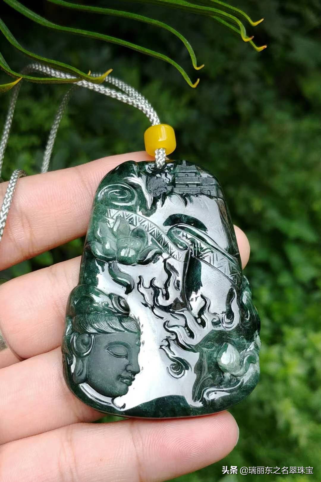 墨翠佛教题材玉雕,翡翠玉雕卧佛