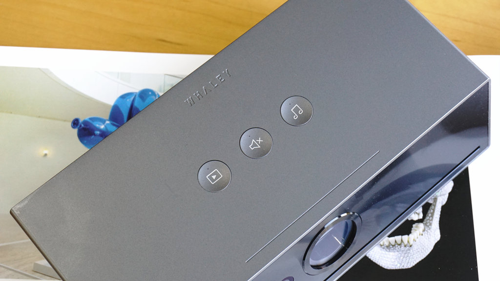 客厅用投影仪代替电视机好不好,客厅电视机和投影仪