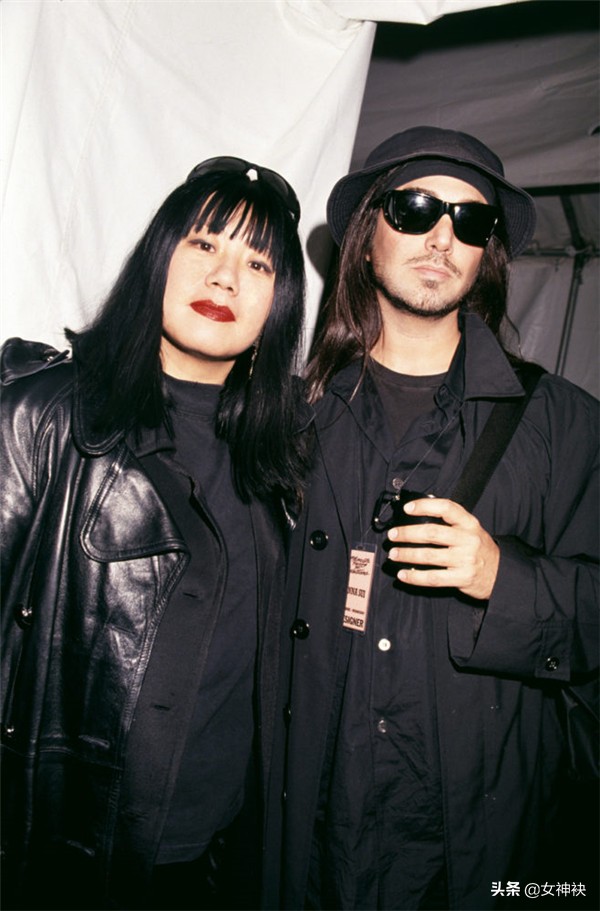 营造魅惑和妖娆的时尚女王，第一位世界顶尖华裔设计师安娜苏