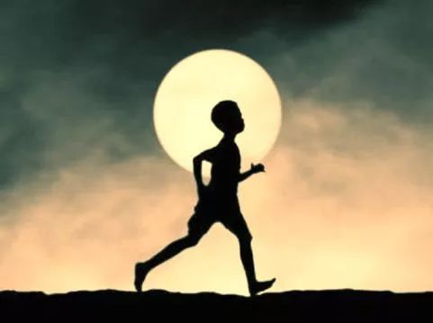 在国内，年收入50万的人多吗？都从事什么行业？