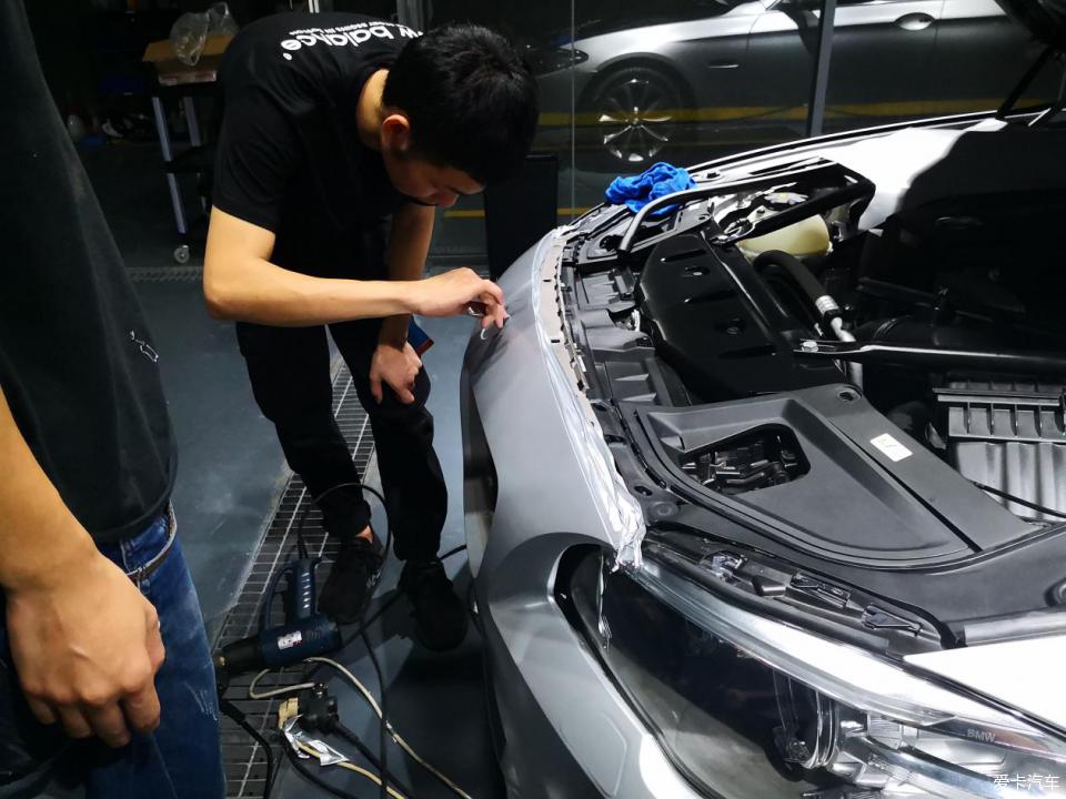 宝马5系贴膜改色罗曼尼红双拼,宝马5系贴膜改色