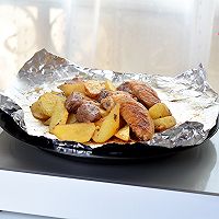 在家里吃烤鸡视频,土豆片孜然烤鸡翅